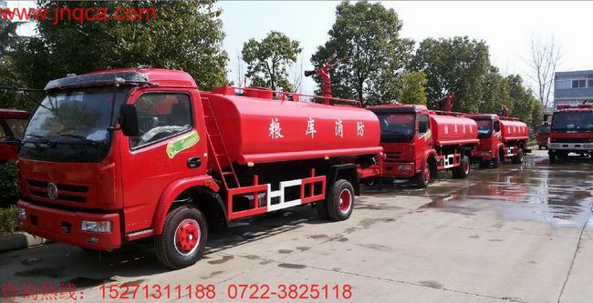 東風(fēng)大多利卡消防水車(6-8T)一車兩用,即可用作消防車,同時(shí)用于綠化灑水車,是一款多功能型消防車。消防車功能:該車安裝了后置式消防泵,工作壓力在1.0 Mpa,在發(fā)生為災(zāi)時(shí)啟動(dòng)消防泵,關(guān)閉灑水功能閥門(mén),操作消防炮,射程達(dá)45米以上,消防炮流量大,射程遠(yuǎn),即可滅火。